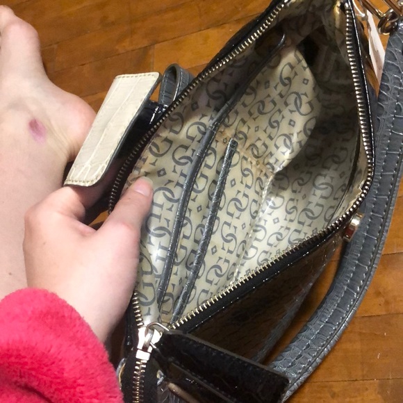 GUESS Purse - Picture 5 of 5